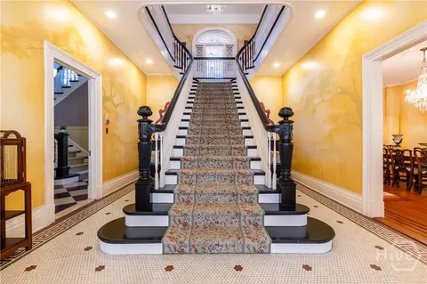 Entry Way - 920 E Victory Dr, Savannah, GA 31405 photo 3 of 9