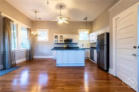 Kitchen - 920 E Victory Dr, Savannah, GA 31405 photo 5 of 6