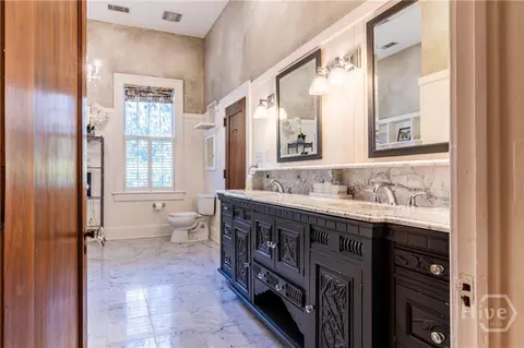 Bath - 920 E Victory Dr, Savannah, GA 31405 photo 3 of 3