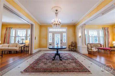 Entry Way - 920 E Victory Dr, Savannah, GA 31405 photo 4 of 9
