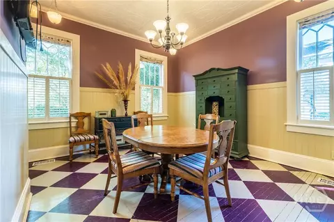 Dining - 920 E Victory Dr, Savannah, GA 31405 photo 4 of 5