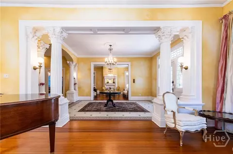 Entry Way - 920 E Victory Dr, Savannah, GA 31405 photo 5 of 9