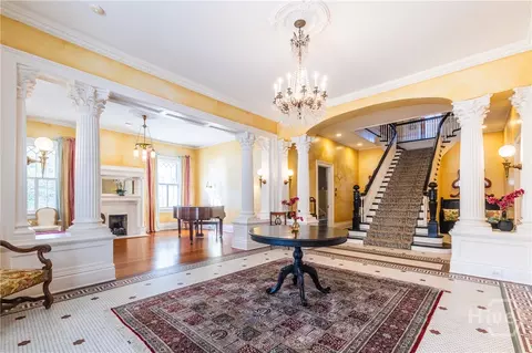 Entry Way - 920 E Victory Dr, Savannah, GA 31405 photo 2 of 9