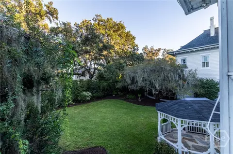 Exterior - 920 E Victory Dr, Savannah, GA 31405 photo 6 of 7