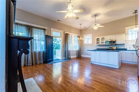Living - 920 E Victory Dr, Savannah, GA 31405 photo 6 of 6