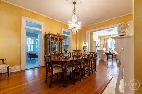 Dining - 920 E Victory Dr, Savannah, GA 31405 photo 3 of 5