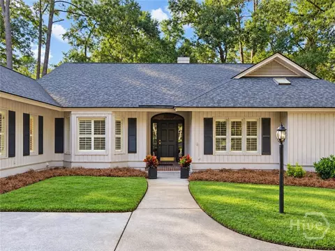 2 Gossamer Ln, Savannah, GA 31411