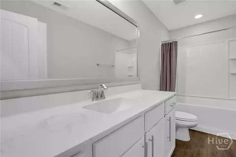 Bath - 332 Sonoma Dr, Pooler, GA 31322 photo 2 of 5