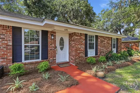 605 Leaning Oaks Dr, Savannah, GA 31410