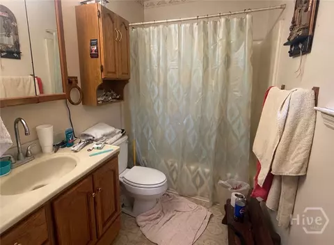 Bath - 406 E 3rd St, Rincon, GA 31326 photo 1 of 1