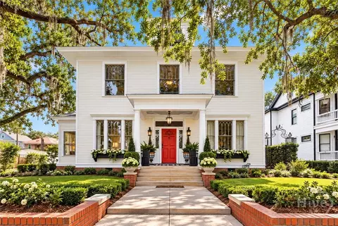 303 W 36th St, Savannah, GA 31401