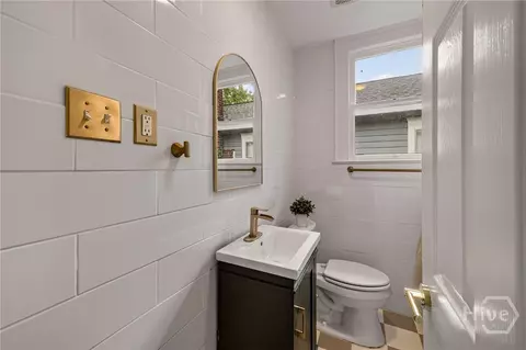 Bath - 666 E 32nd St, Savannah, GA 31401 photo 2 of 2