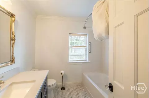Bath - 513 E Perry St, Savannah, GA 31401 photo 2 of 2