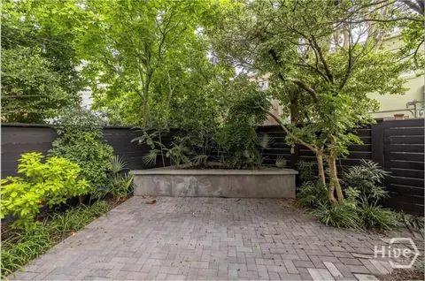 Exterior - 513 E Perry St, Savannah, GA 31401 photo 2 of 5