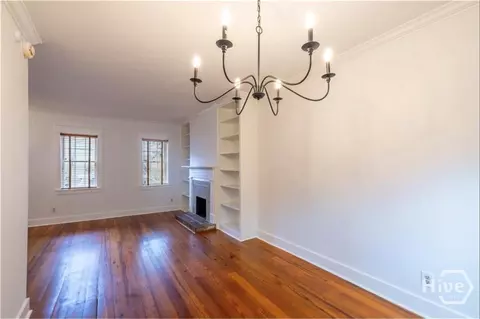 Living - 513 E Perry St, Savannah, GA 31401 photo 2 of 4