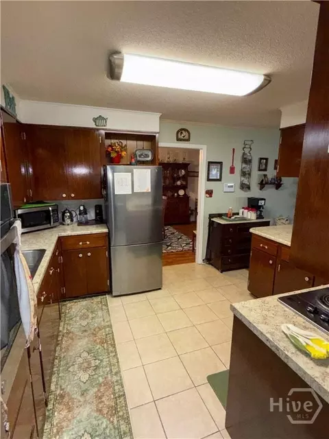 Kitchen - 810 W Main St, Claxton, GA 30417 photo 2 of 5
