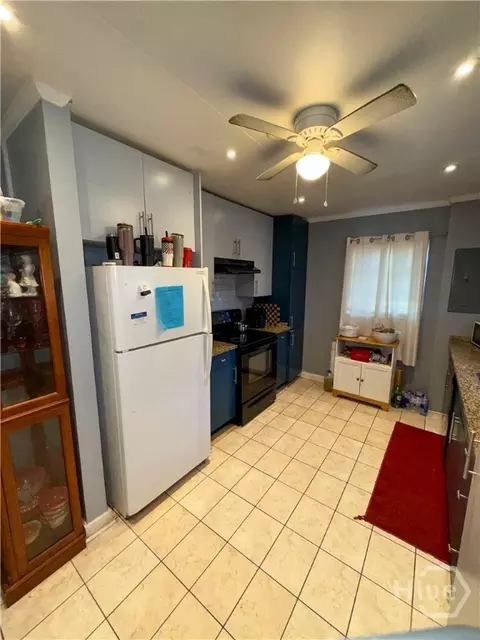 Kitchen - 810 W Main St, Claxton, GA 30417 photo 4 of 5