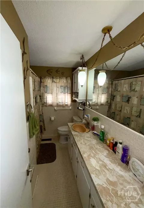 Bath - 810 W Main St, Claxton, GA 30417 photo 1 of 5