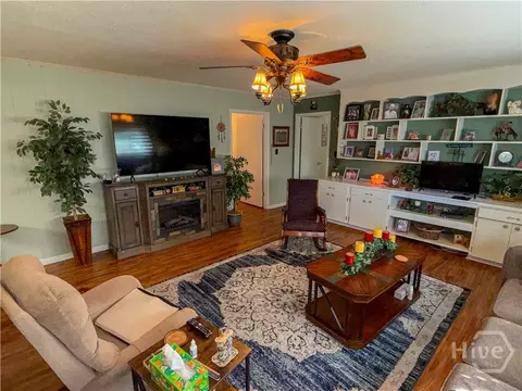 Living - 810 W Main St, Claxton, GA 30417 photo 3 of 4