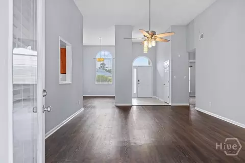 Living - 233 Longleaf Cir, Pooler, GA 31322 photo 4 of 4