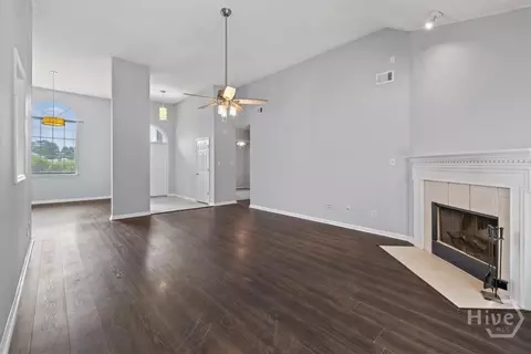 Living - 233 Longleaf Cir, Pooler, GA 31322 photo 2 of 4
