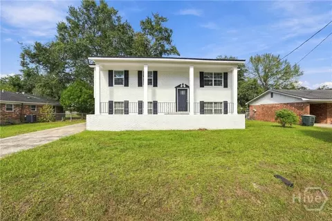 645 Parker Dr, Hinesville, GA 31313