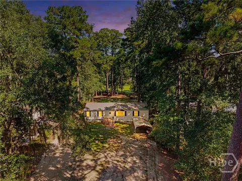 271 Wild Heron Dr, Midway, GA 31320