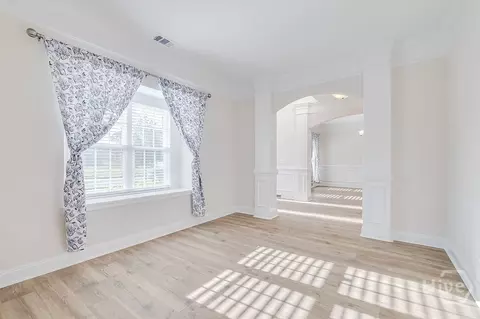 Living - 119 Telford St, Savannah, GA 31407 photo 5 of 6