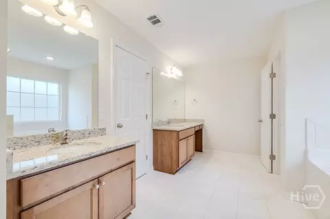Bath - 119 Telford St, Savannah, GA 31407 photo 2 of 6