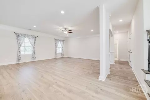Living - 119 Telford St, Savannah, GA 31407 photo 2 of 6