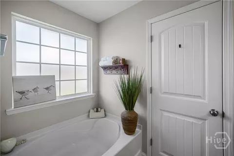 Bath - 511 Nashview Trl, Allenhurst, GA 31301 photo 2 of 3