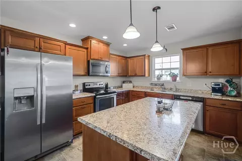 Kitchen - 511 Nashview Trl, Allenhurst, GA 31301 photo 2 of 2