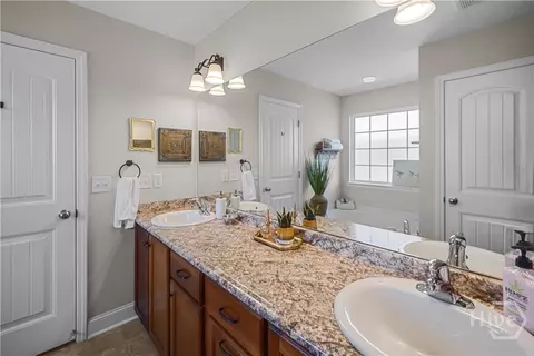 Bath - 511 Nashview Trl, Allenhurst, GA 31301 photo 1 of 3