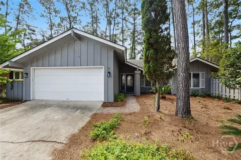82 Village Green Cir, Savannah, GA 31411