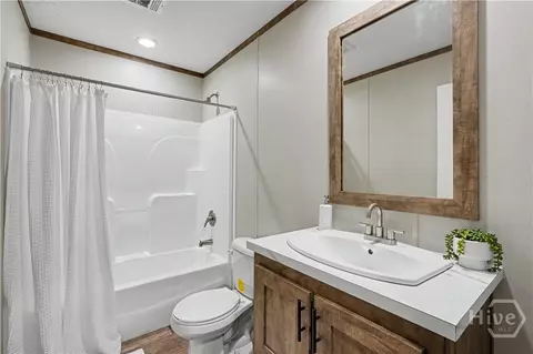 Bath - 45 2nd Ave, Midway, GA 31320 photo 2 of 3