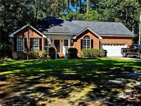 27 Oak Side Ct, Richmond Hill, GA 31324
