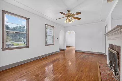 Living - 38 E Th E Street St, Savannah, GA 31401 photo 3 of 4