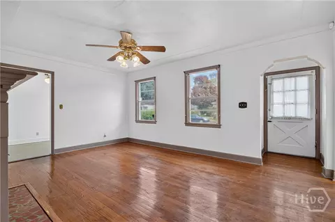 Living - 38 E Th E Street St, Savannah, GA 31401 photo 2 of 4