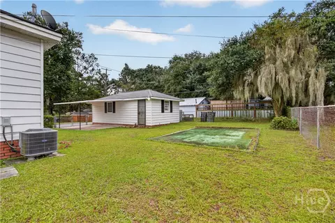 Exterior - 38 E Th E Street St, Savannah, GA 31401 photo 4 of 5