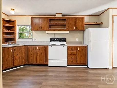Kitchen - 3593 B B Ln, Millen, GA 30442 photo 3 of 4