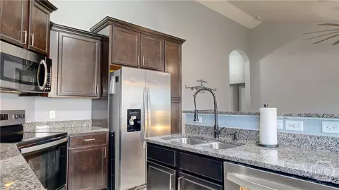 Kitchen - 309 Casey Dr, Pooler, GA 31322 photo 3 of 4