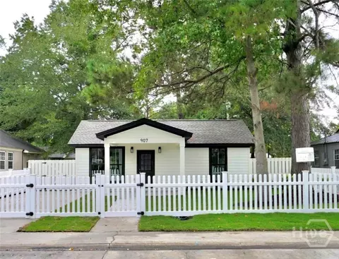 907 Cubedge St, Savannah, GA 31415