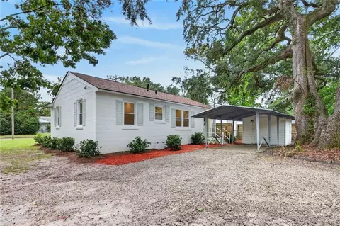 Exterior - 416 E 66th St, Savannah, GA 31405 photo 2 of 11