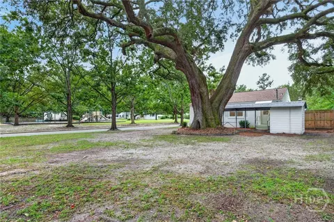 Exterior - 416 E 66th St, Savannah, GA 31405 photo 5 of 11