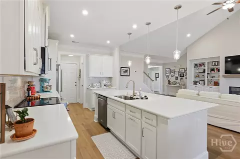 Kitchen - 643 Blue Moon Xing, Pooler, GA 31322 photo 4 of 6