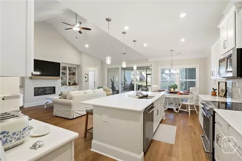 Kitchen - 643 Blue Moon Xing, Pooler, GA 31322 photo 6 of 6