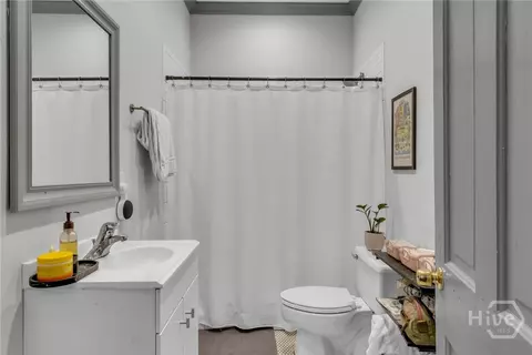 Bath - 404 E Duffy St, Savannah, GA 31401 photo 1 of 2