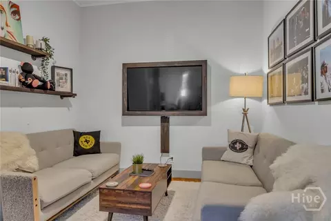 Living - 404 E Duffy St, Savannah, GA 31401 photo 2 of 4