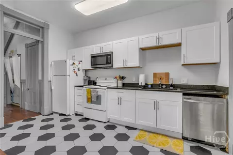 Kitchen - 404 E Duffy St, Savannah, GA 31401 photo 5 of 6