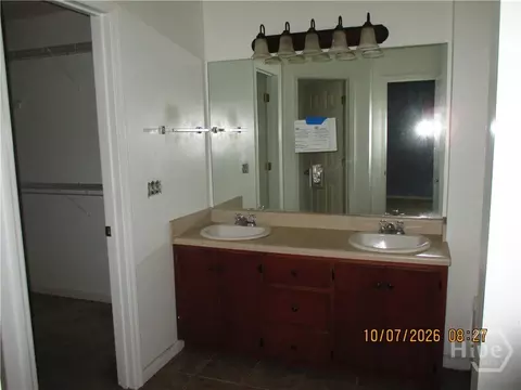 Bath - 166 Gloucester Dr, Midway, GA 31320 photo 2 of 2